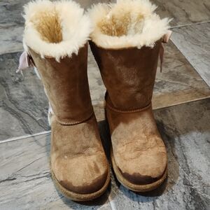 Girls Uggs (That Make Me Wanna Cry) Size 2